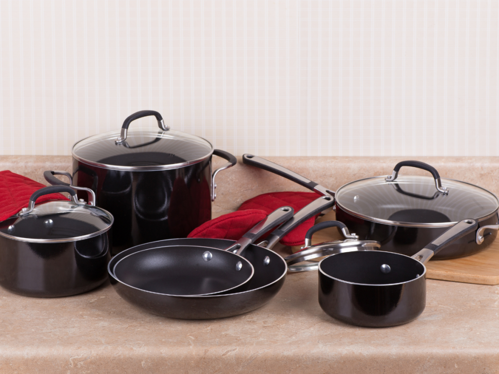 A picture of a cookware set
